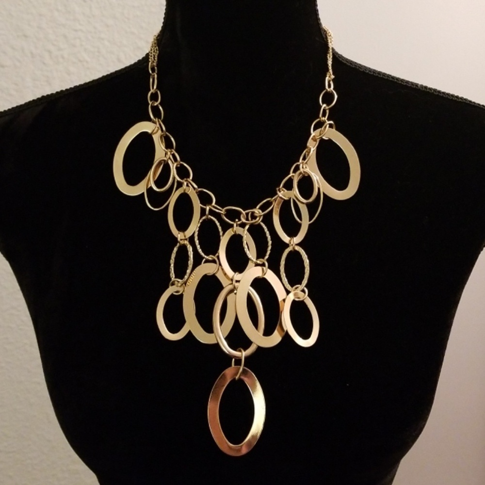 Necklace earrings set